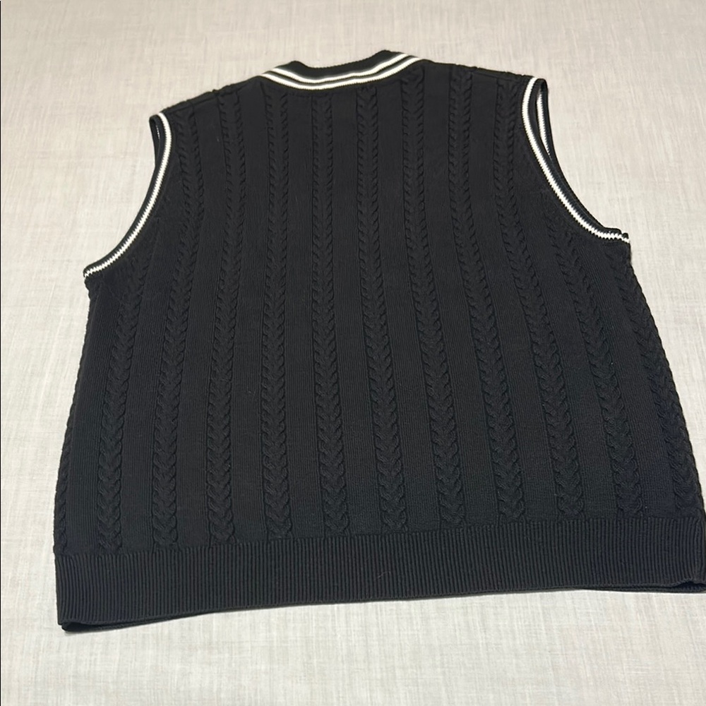 NWOT. IZOD Women’s Golf Black Cable Knit Sweater Vest - Picture 4 of 6
